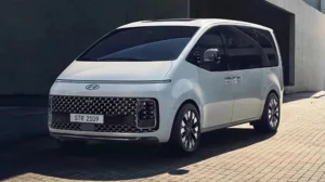Hyundai Staria mobil minibus serbaguna dengan ruang interior luas untuk transportasi dan ambulan