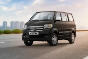 Suzuki APV kendaraan minibus putih tampak depan di jalan perkotaan