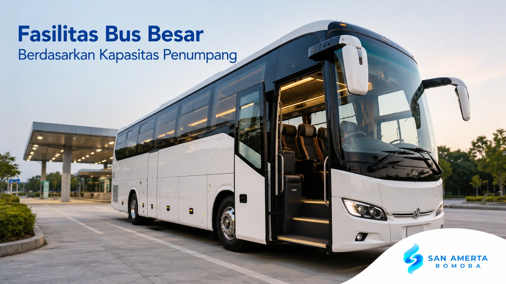 Bus besar modern dengan pintu terbuka yang menampilkan sebagian interior sebagai ilustrasi fasilitas bus besar berdasarkan kapasitas penumpang.