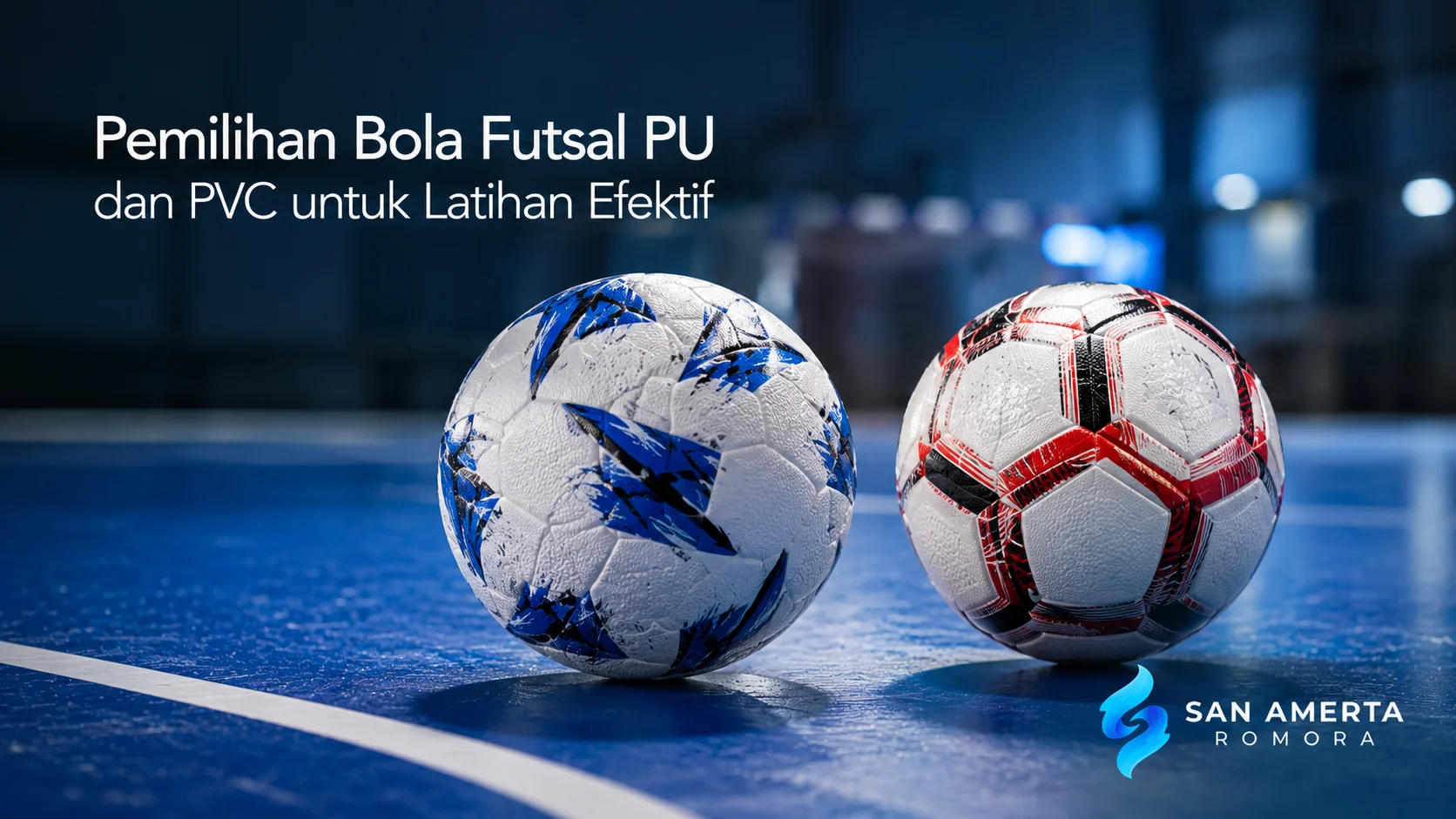 Dua bola futsal berbahan PU dan PVC di atas lapangan indoor sebagai ilustrasi pemilihan bola futsal yang tepat untuk latihan, dengan logo San Amerta Romora.
