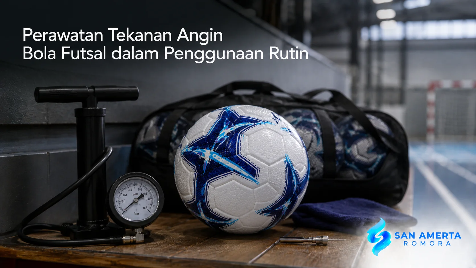 Bola futsal dengan pompa dan alat pengukur tekanan angin, dilengkapi logo San Amerta Romora dan judul "Perawatan Tekanan Angin Bola Futsal dalam Penggunaan Rutin".