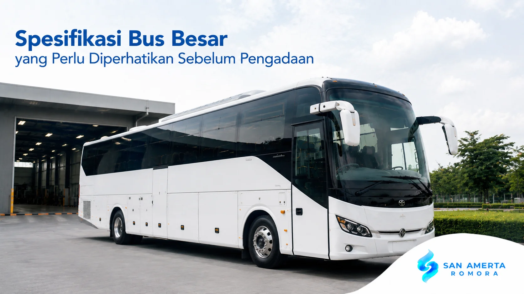 Bus besar modern dengan tampilan eksterior yang menonjolkan spesifikasi kendaraan untuk kebutuhan pengadaan instansi.