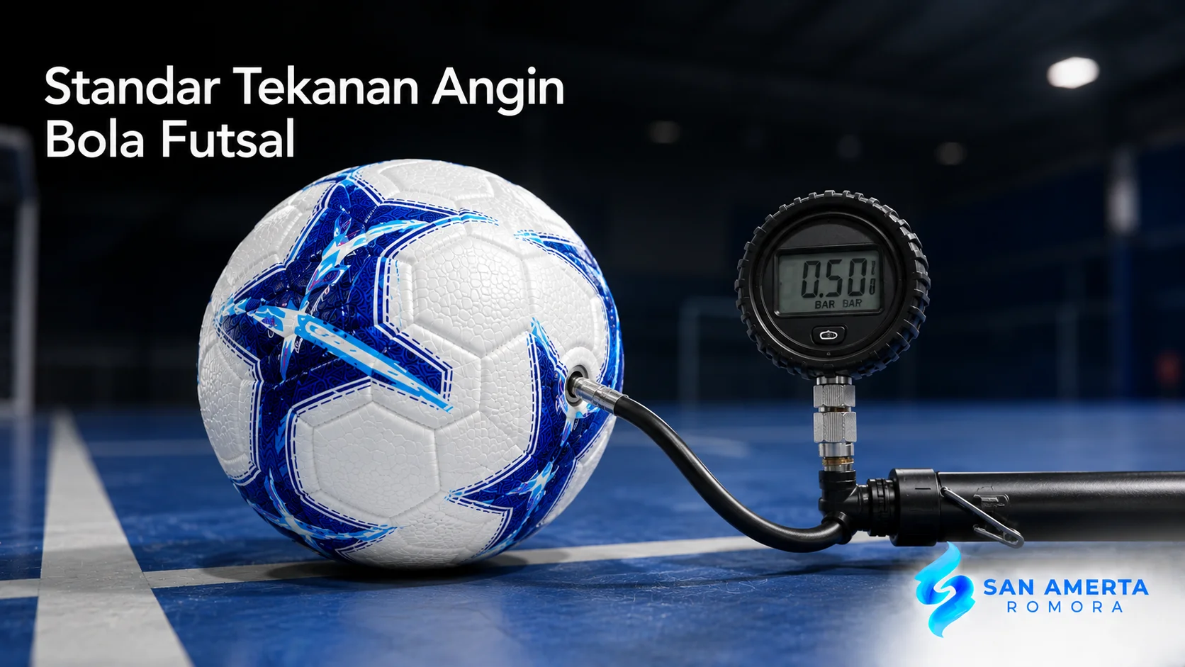 Bola futsal dengan alat pengukur tekanan angin di lapangan indoor, dilengkapi logo San Amerta Romora dan judul "Standar Tekanan Angin Bola Futsal".